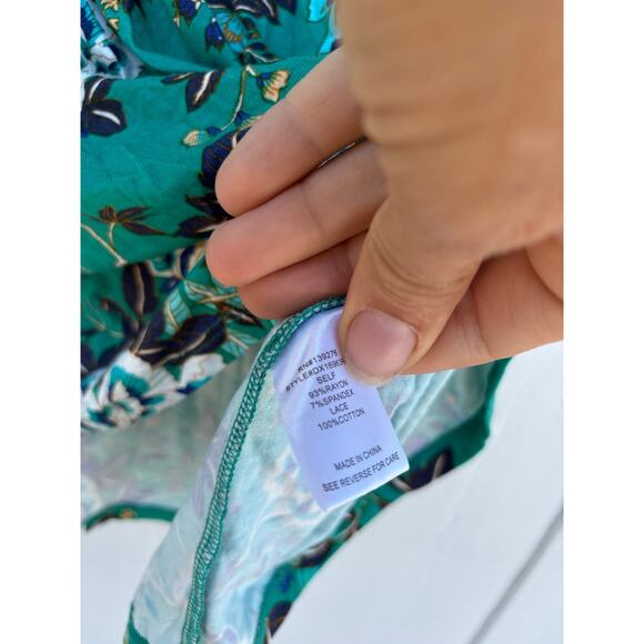 NWT Daniel Rainn Sleeveless Shirt, Green‎ Floral, Back Cut Out, V Neck, Sz 1X - Picture 6 of 8